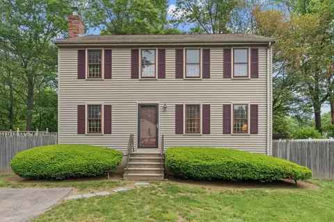 11 Cavatorta Dr, Framingham, MA 01701