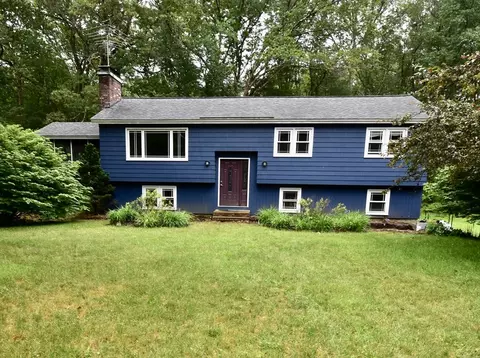 2 Clare Cir, Westford, MA 01886