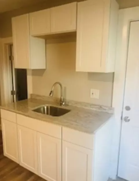 Entry Way - 166 King, Springfield, MA 01109 photo 1 of 1