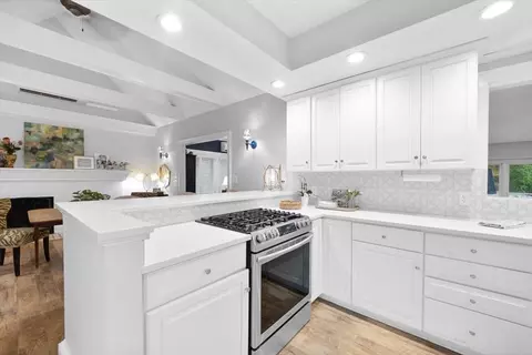 Kitchen - 6 Popes Ln, Hingham, MA 02043 photo 3 of 5