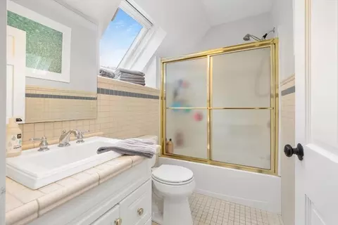 Bath - 6 Popes Ln, Hingham, MA 02043 photo 4 of 5