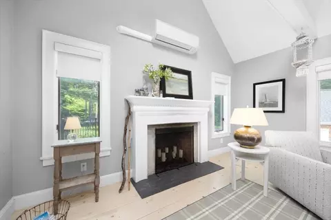 Living - 6 Popes Ln, Hingham, MA 02043 photo 3 of 3