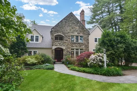 828 South St, Needham, MA 02492