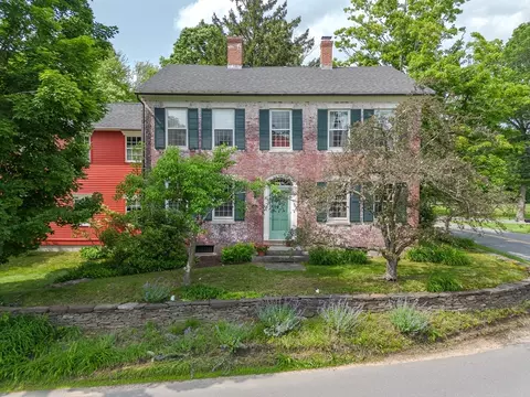 324 Pomeroy Ln, Amherst, MA 01002