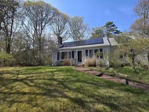14 Many Oaks Cir, Yarmouth, MA 02675