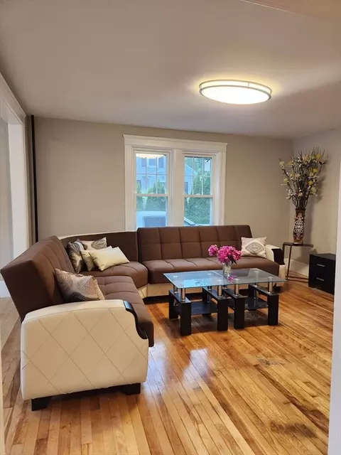 9 Varney St, Worcester, MA 01605 photo 4