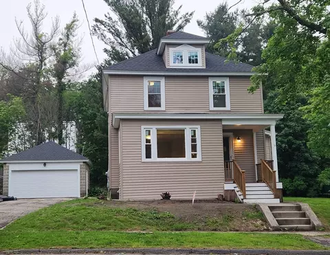 9 Varney St, Worcester, MA 01605