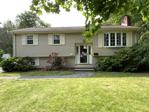 4 Cook St, Shrewsbury, MA 01545