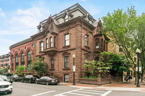 1682 Washington St #8, Boston, MA 02118