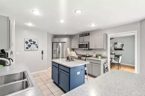 10 Gianna Dr, Saugus, MA 01906 photo 8