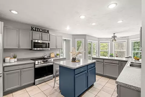 10 Gianna Dr, Saugus, MA 01906 photo 9
