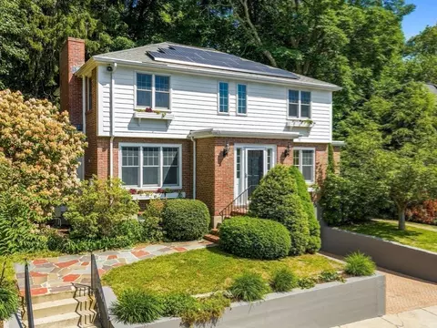 33 Pond Cir, Boston, MA 02130