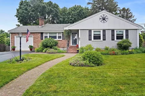 61 Hillsboro St, Quincy, MA 02169