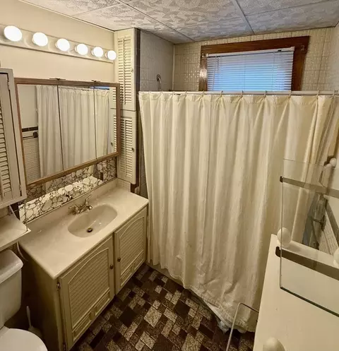 Bath - 362 Page Blvd, Springfield, MA 01104 photo 1 of 1