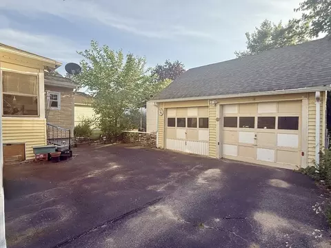 Exterior - 362 Page Blvd, Springfield, MA 01104 photo 2 of 4