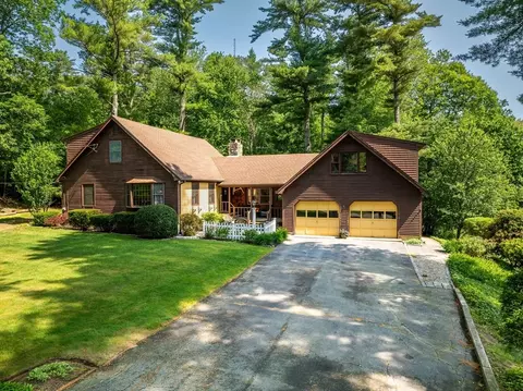 33 Rounsevell Dr, Freetown, MA 02717