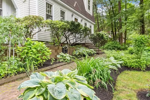 24 Squirrel Hill Rd, Acton, MA 01720 photo 2