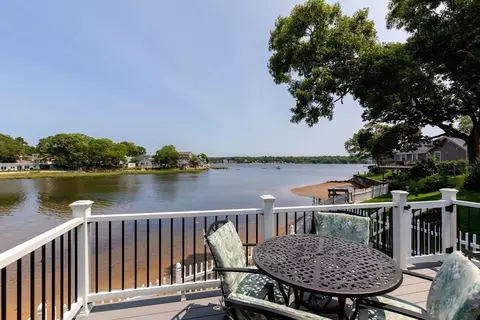 62 Pinehurst Dr, Wareham, MA 02571