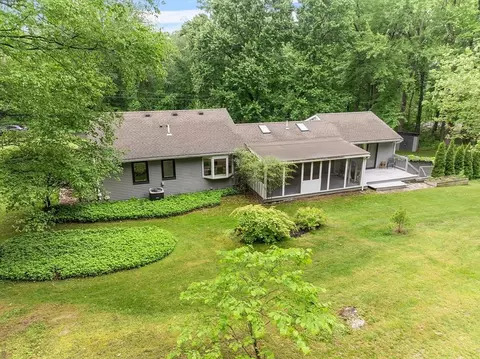 9 Warren Ave, Harvard, MA 01451 photo 2