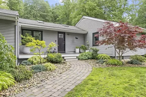 9 Warren Ave, Harvard, MA 01451