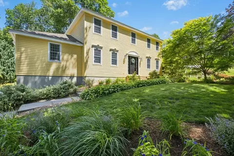 12 Bruce St, Grafton, MA 01519