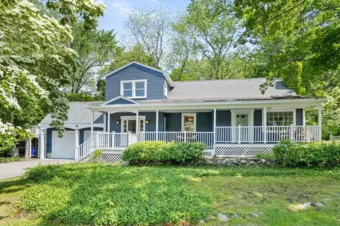 8 Winthrop Ave, Bedford, MA 01730