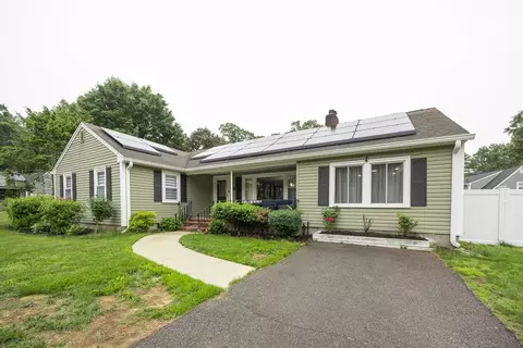 109 Circle Dr, Wrentham, MA 02093