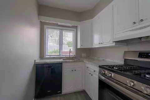 21-23 Howes St, Springfield, MA 01118 photo 3