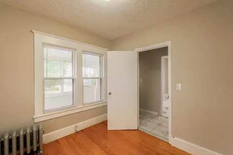 21-23 Howes St, Springfield, MA 01118 photo 8