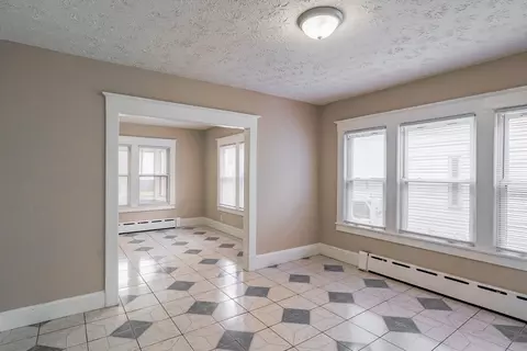 21-23 Howes St, Springfield, MA 01118 photo 6