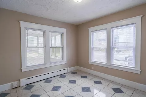 21-23 Howes St, Springfield, MA 01118 photo 7