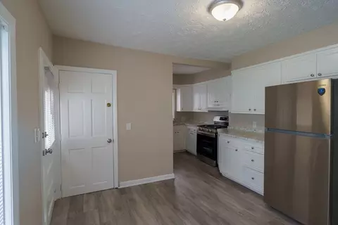 21-23 Howes St, Springfield, MA 01118 photo 4
