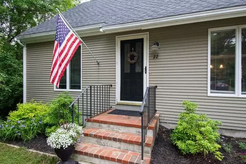 22 Rickey Ln, Wareham, MA 02538