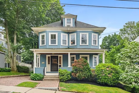 49 Lincoln St, Winchester, MA 01890