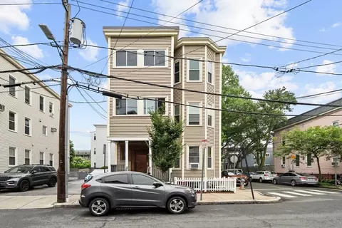 464 Windsor St #3, Cambridge, MA 02141