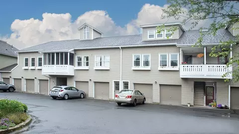 500 West St #6, Amherst, MA 01002