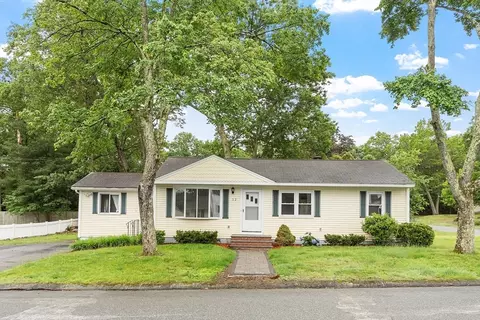 12 Edgelawn Ave, Chelmsford, MA 01863