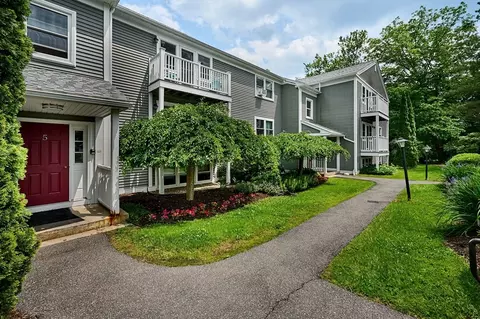 48 Evergreen Rd #312, Leeds, MA 01053