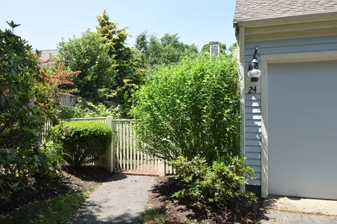 24 Wildflower Ln #24, Yarmouth, MA 02675