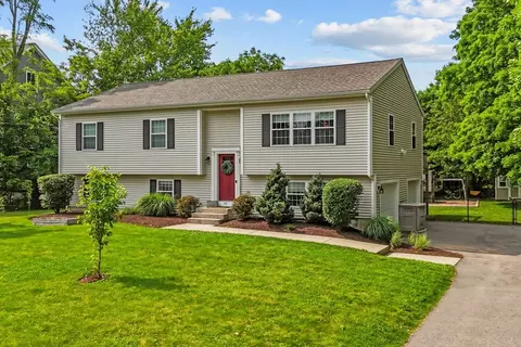 154 Oak Hill Ave, Seekonk, MA 02771