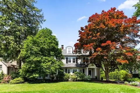 8 Berwick Rd, Lexington, MA 02420