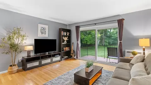 9 Longwood Dr #11, Andover, MA 01810