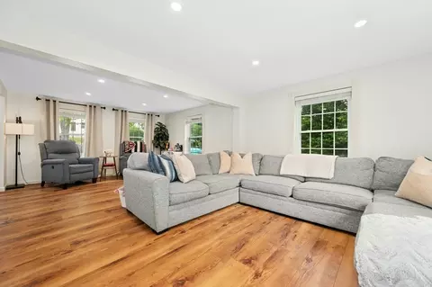 26 Brooks St, Upton, MA 01568 photo 8