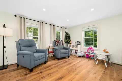 26 Brooks St, Upton, MA 01568 photo 6