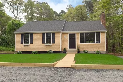 3 Gilbert Ln, Harwich, MA 02646