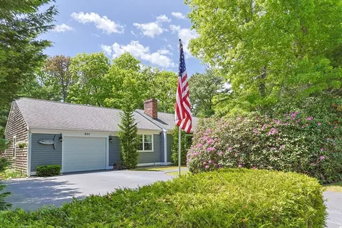 825 Lumbert Mill Rd, Marstons Mills, MA 02648