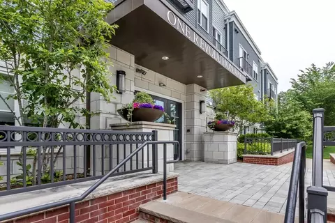 1 Revolution Way #108, Canton, MA 02021