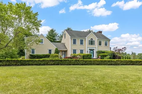 17 Maplewood Dr, Hanover, MA 02339