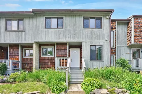 43 Meadowbrook Ln #43, Palmer, MA 01069