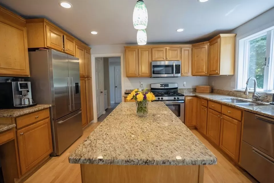  575 East St, Mansfield, MA 02048 photo 5